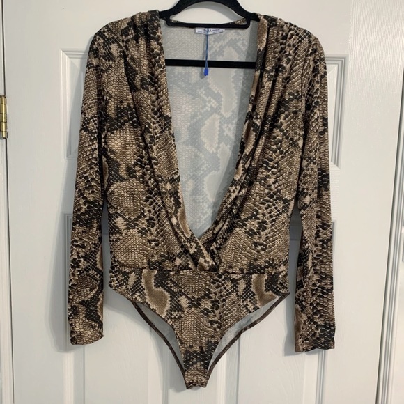Zara Snakeskin Print Bodysuit Long Sleeve with Plunge Neck Size Medium - Picture 4 of 7